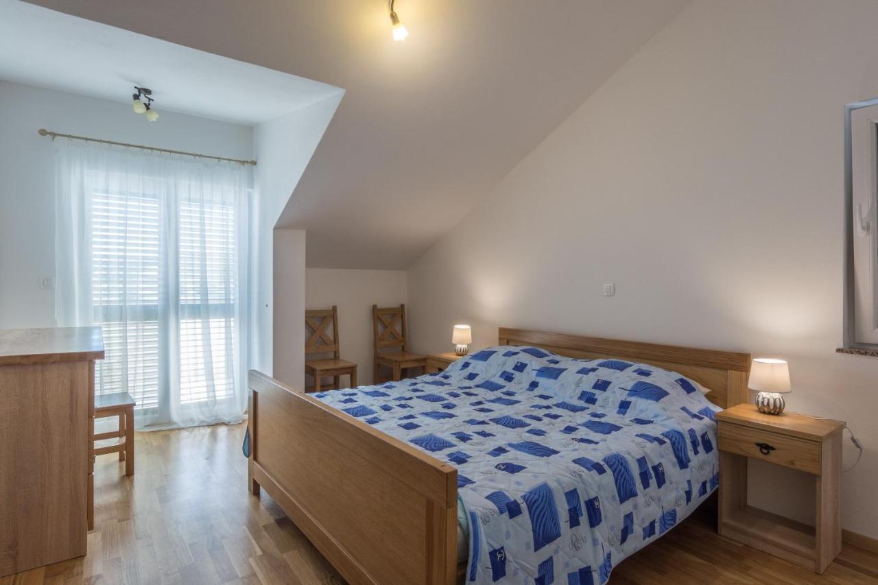 Apartments By The Sea Simuni, Pag - 18386 Kolan Exterior photo